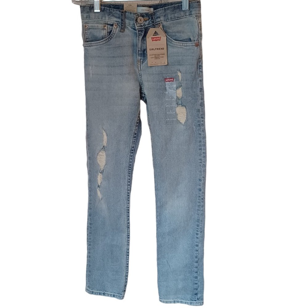 Levi’s Distressed Girlfriend Jeans Size 8 NWT